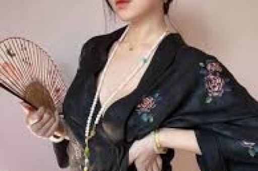 探店博主的一个“避雷贴”杀死了一家排队三小时的网红店？