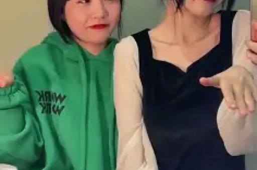 王勉恋情曝光邓超陈赫嗑瓜子调侃：“跟谁逛街啦？”