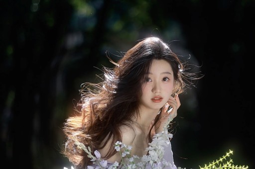 曝郭麒麟恋情、女孩低保追星、郑佩佩捐大脑、杨紫深夜吃泡面