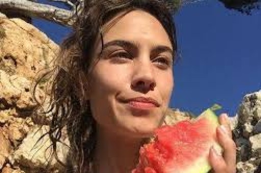 网红直播卖惨翻车虚假深情割韭菜这出戏演砸了！
